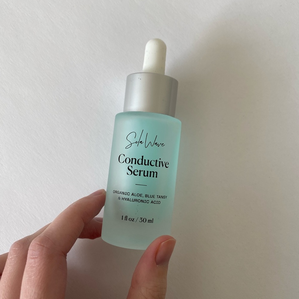 Solawave Conductive Serum with organic aloe, blue tansy and hyaluronic acid